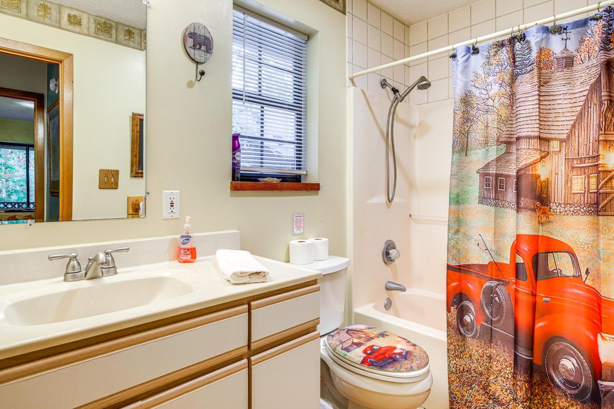 Pet-Friendly Sevierville Rental With Private Hot Tub Bagian luar foto