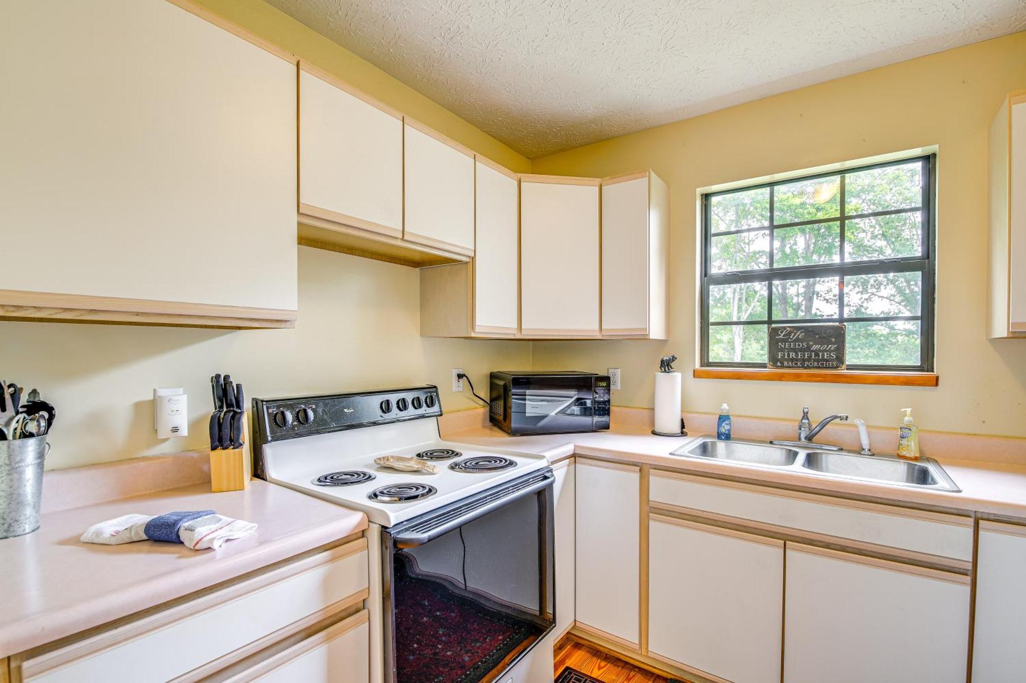 Pet-Friendly Sevierville Rental With Private Hot Tub Bagian luar foto