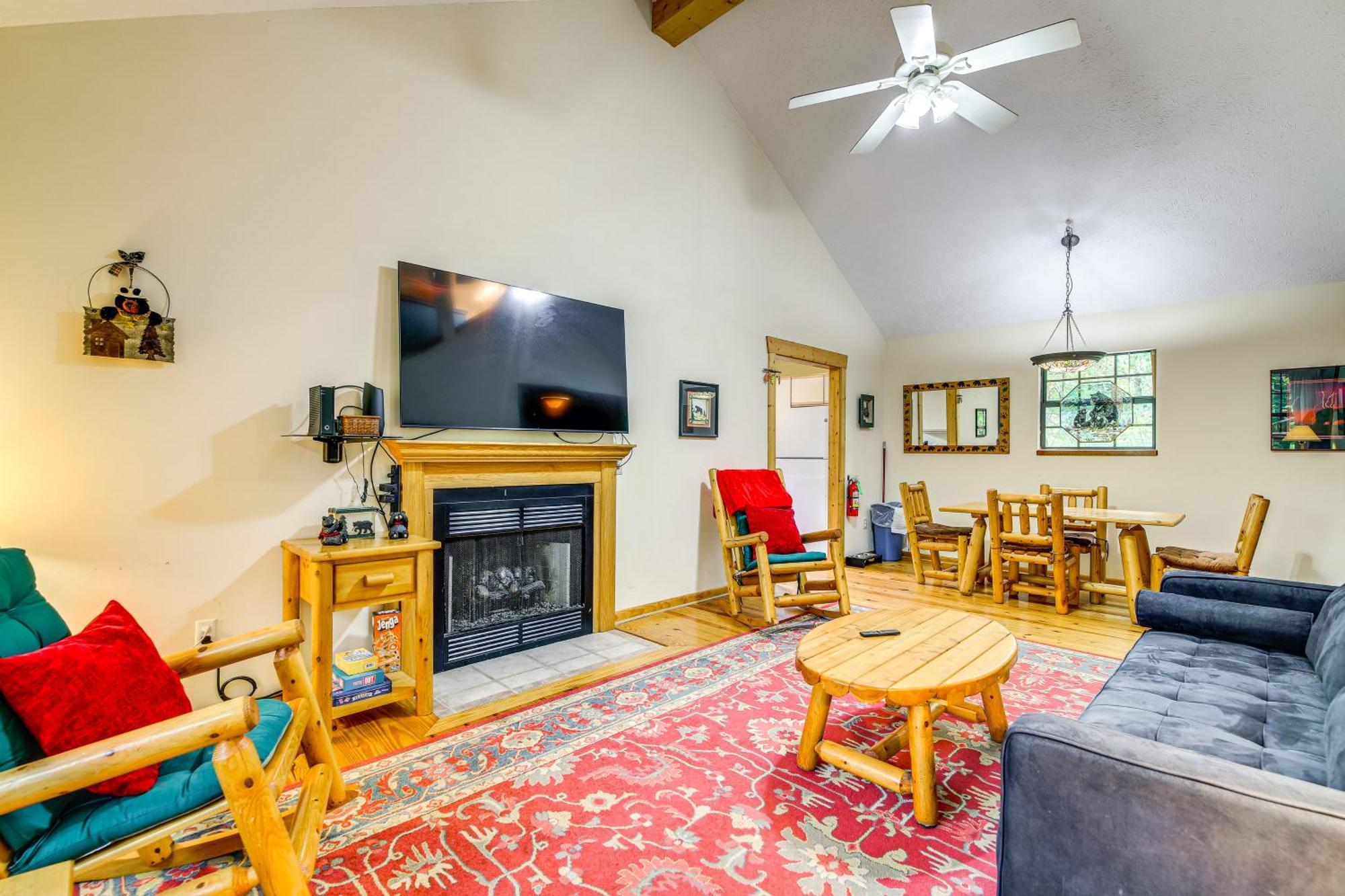 Pet-Friendly Sevierville Rental With Private Hot Tub Bagian luar foto